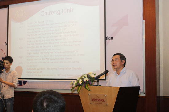 Thứ trưởng Trần Đức Lai trình bày tham luận tại Hội thảo