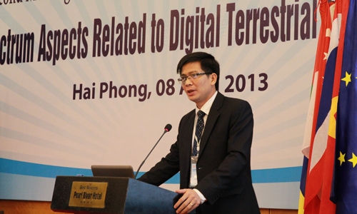 Ông Lê Văn Tuấn, Phó Cục trưởng Cục Tần số Vô tuyến điện phát biểu tại Hội nghị.