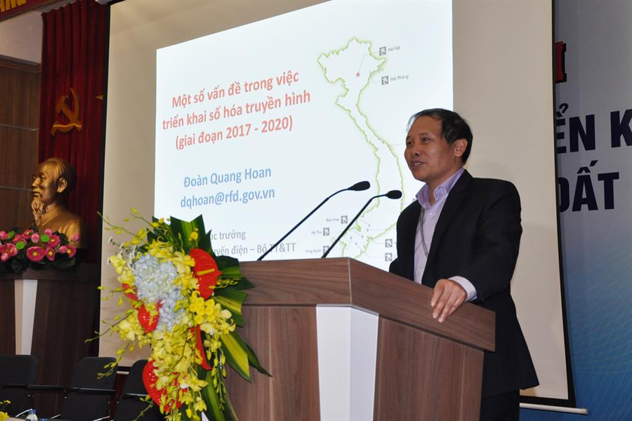 Cục trưởng Cục Tần số VTĐ Đoàn Quang Hoan trình bày báo cáo tại Hội thảo - Tọa đàm