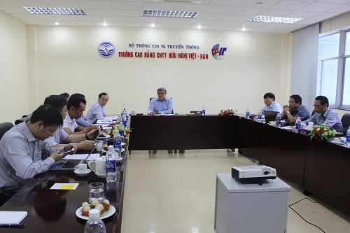 Thứ trưởng Bộ TT&TT Nguyễn Minh Hồng đã chủ trì buổi làm việc về việc thống nhất triển khai liên kết đào tạo giữa trường Cao đẳng Việt - Hàn và Học viện Công nghệ Bưu chính Viễn thông