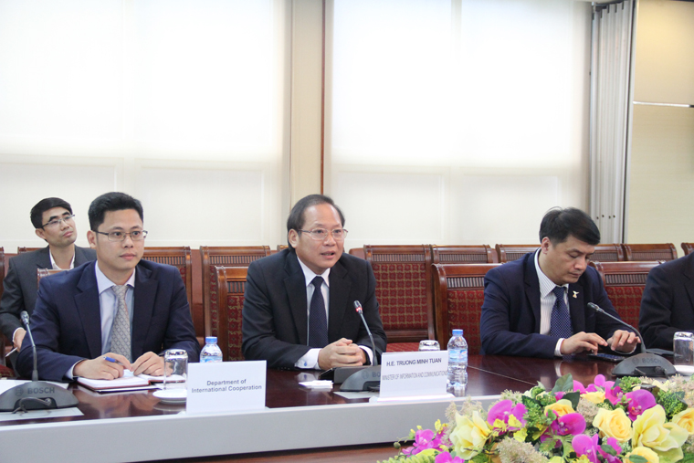 Bộ trưởng Bộ TT&TT Trương Minh Tuấn phát biểu tại buổi tiếp Đại sứ Hoa Kỳ Ted Osius