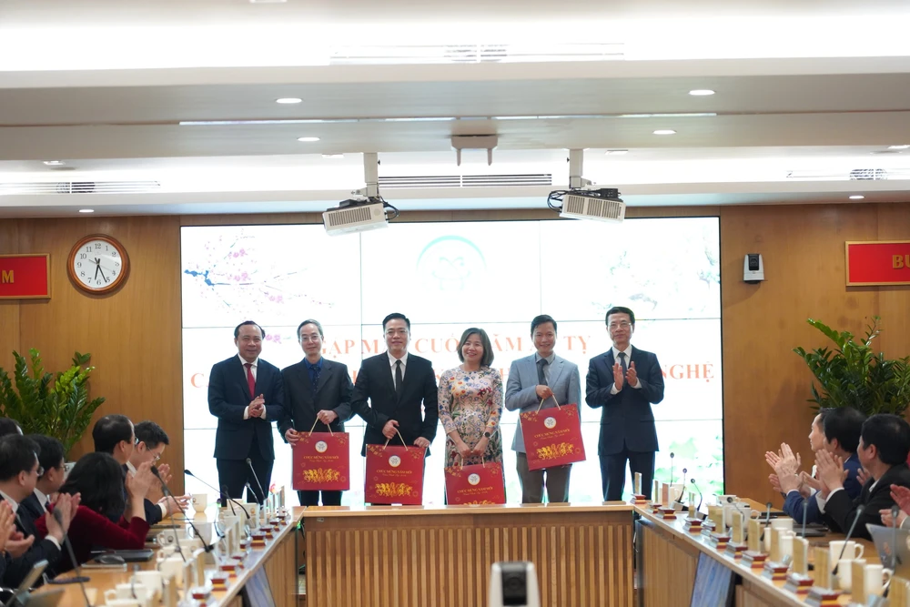 Gặp mặt c&aacute;n bộ chủ chốt cuối năm Ất Tỵ: D&aacute;m nghĩ lớn để đi xa, gắn b&oacute; bền chặt để vượt kh&oacute;- Ảnh 4.