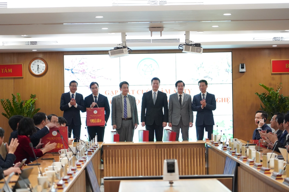 Gặp mặt c&aacute;n bộ chủ chốt cuối năm Ất Tỵ: D&aacute;m nghĩ lớn để đi xa, gắn b&oacute; bền chặt để vượt kh&oacute;- Ảnh 6.