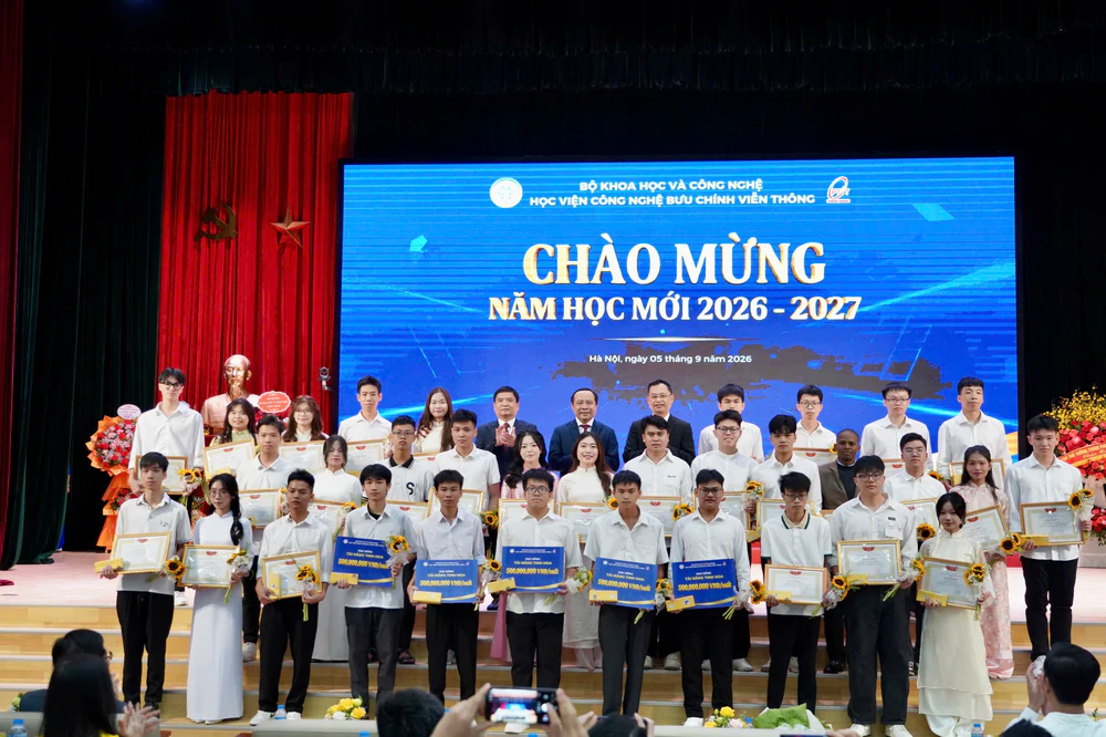 PTIT hướng tới đ&agrave;o tạo &ldquo;thực chiến&rdquo;, ứng dụng AI v&agrave; tăng cường hội nhập quốc tế trong năm học mới- Ảnh 4.