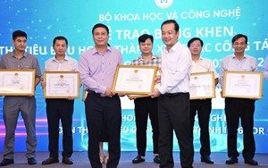 L&acirc;m Đồng đẩy mạnh c&ocirc;ng nghệ cao trong ph&aacute;t triển n&ocirc;ng sản - Ảnh 4.