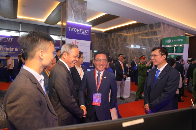 CMC gây ấn tượng tại Techfest Vietnam 2024 với Hệ sinh thái AI mở - Ảnh 2.