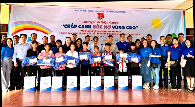 Chắp cánh những ước mơ cho học sinh nghèo vượt khó - Ảnh 1.