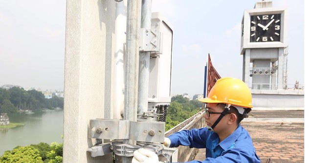 Trước mắt, các nhà mạng vẫn cần phải đầu tư nâng cao chất lượng mạng 4G bởi đây vẫn là nhu cầu và nguồn thu chính của họ. Ảnh: VNP Trước mắt, các nhà mạng vẫn cần phải đầu tư nâng cao chất lượng mạng 4G bởi đây vẫn là nhu cầu và nguồn thu chính của họ. Ảnh: VNP