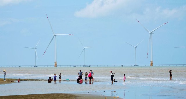 Vĩnh Long: Hướng giảm nghèo mới từ năng lượng tái tạo và kinh tế biển - Ảnh 2.