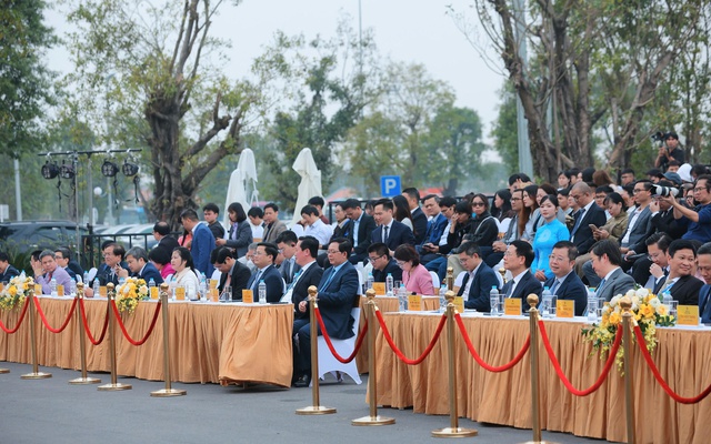 Sự kiện diễn ra ngoài trời đã gây ấn tượng mạnh với các đại biểu cũng như người dân