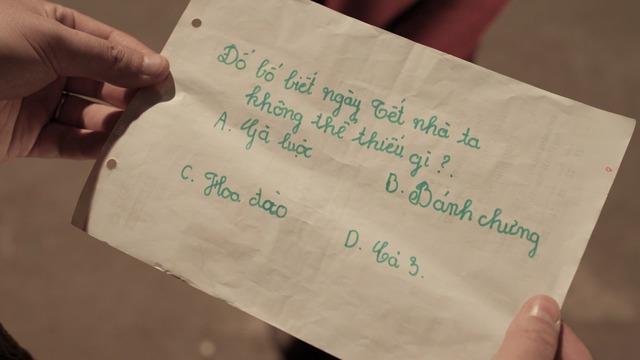 Ông bố sững người trước câu hỏi của con gái trong phim Tết của Tập đoàn Viettel - Ảnh 1.