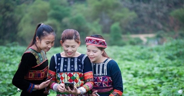 Chuyển đổi số - “đòn bẩy mới” đưa giảm nghèo đa chiều tiến vào giai đoạn bền vững - Ảnh 1.