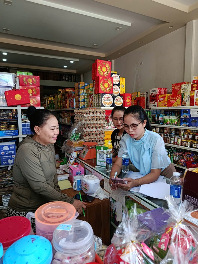 Đ&agrave; Nẵng &ldquo;đi từng ng&otilde;, g&otilde; từng nh&agrave;&rdquo; đưa hộ kinh doanh chuyển đổi số- Ảnh 1.