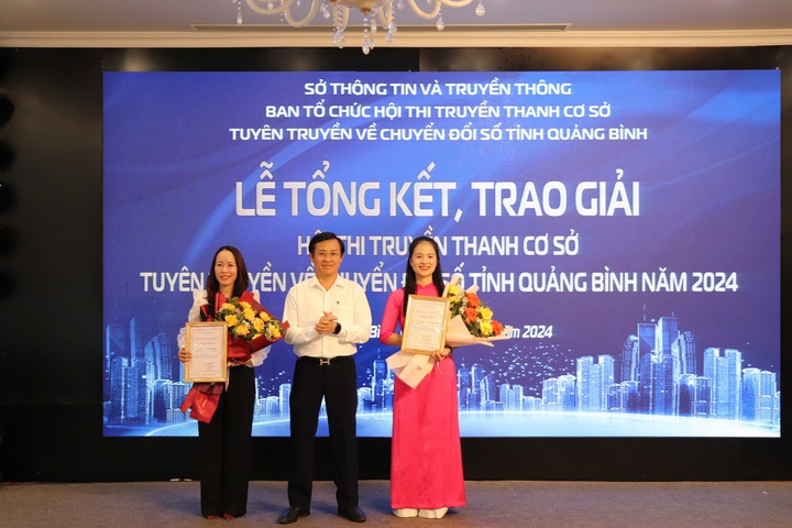 Trao giải Hội thi truyền thanh cơ sở tuyên truyền về 
chuyển đổi số tỉnh Quảng Bình năm 2024- Ảnh 3.