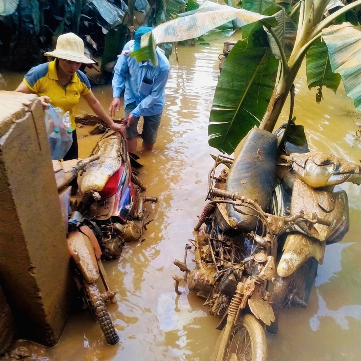 Nghĩa tình người Bưu điện trong bão, lũ (bài 2): Những câu chuyện ấm tình người Bưu điện - Ảnh 2.