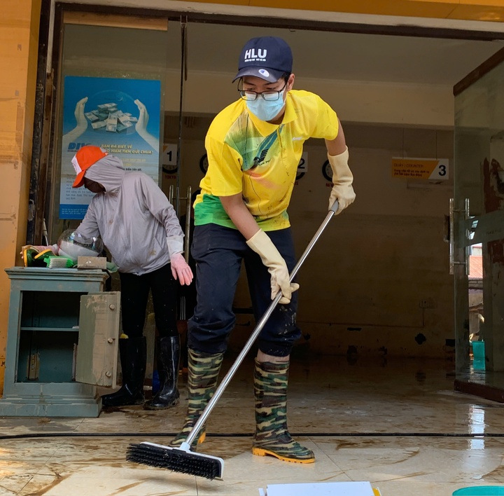 Nghĩa tình người Bưu điện trong bão, lũ (bài 2): Những câu chuyện ấm tình người Bưu điện - Ảnh 3.