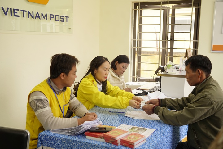 Vietnam Post: chi trả tiền cứu trợ nhanh nhất cho người dân sau Yagi - Ảnh 2.