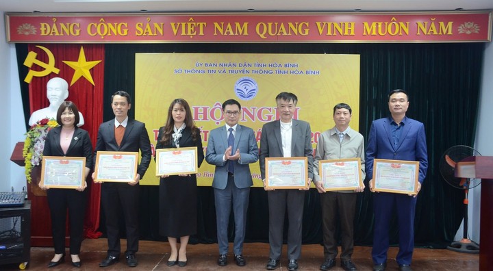 Ngành Thông tin và Truyền thông tỉnh Hòa Bình triển khai nhiệm vụ năm 2025 - Ảnh 2.