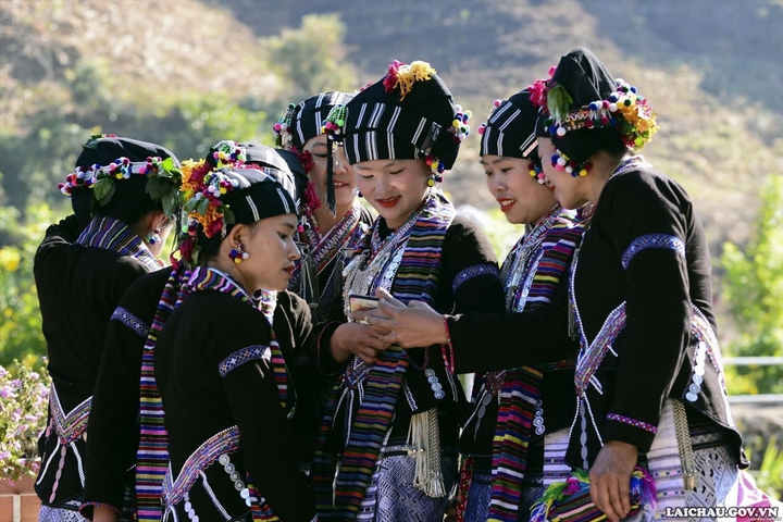 Hỗ trợ phụ nữ tham gia quá trình chuyển đổi số - Ảnh 1.