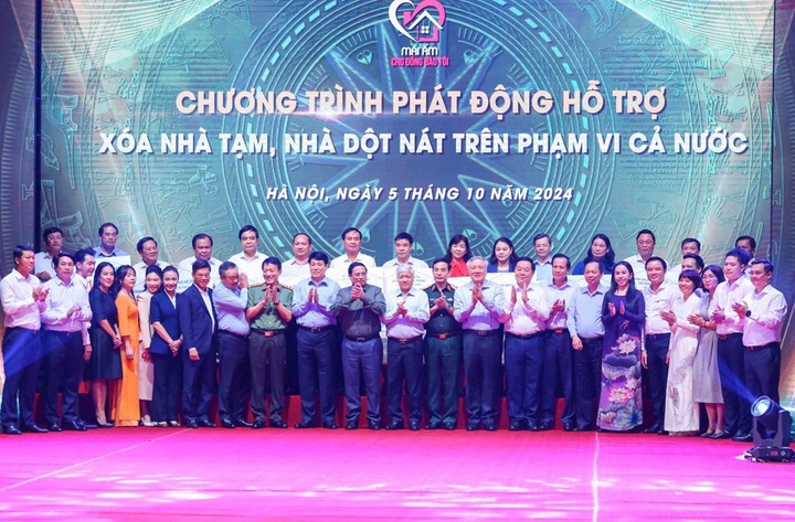 Ngân hàng Agribank ủng hộ 100 tỷ đồng hưởng ứng đợt thi đua cao điểm hoàn thành xóa nhà tạm, nhà dột nát trên cả nước - Ảnh 1.