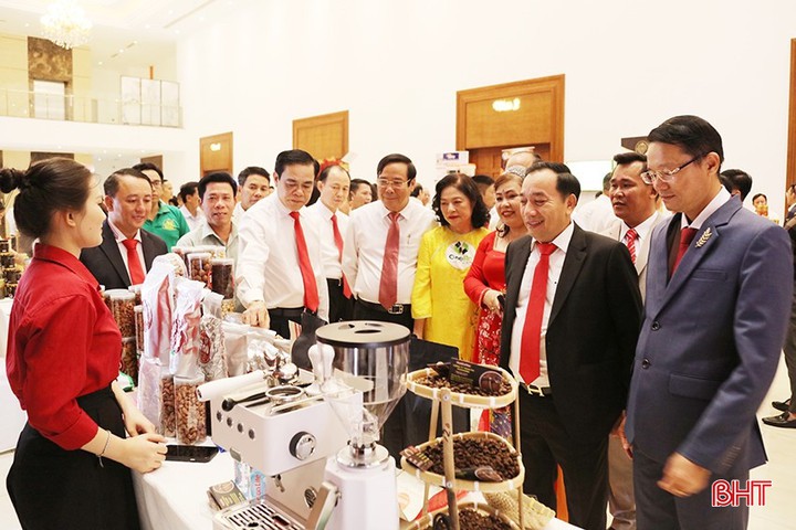 Hội Doanh nghiệp Hà Tĩnh phía Nam hỗ trợ hơn 1,2 tỷ đồng cho công tác an sinh xã hội của quê hương - Ảnh 1.