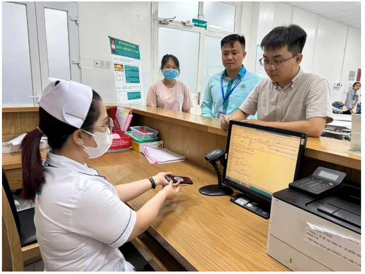 Sổ sức khỏe điện tử: Tiện người d&acirc;n, &iacute;ch bệnh viện - Ảnh 1.