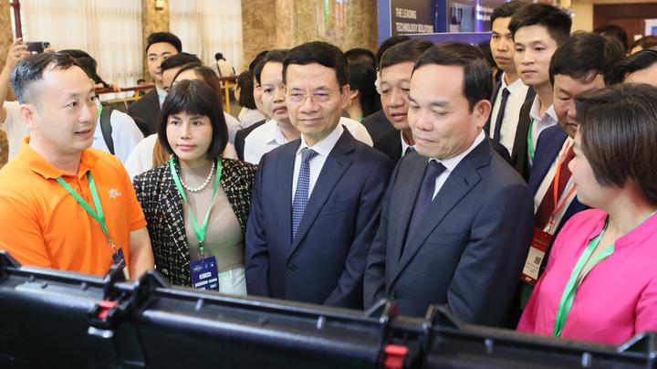 Chuyển đổi số, chuyển đổi xanh là lựa chọn chiến lược, là động lực chính thúc đẩy tăng trưởng kinh tế- Ảnh 2. Chuyển đổi số, chuyển đổi xanh là lựa chọn chiến lược, là động lực chính thúc đẩy tăng trưởng kinh tế- Ảnh 2.