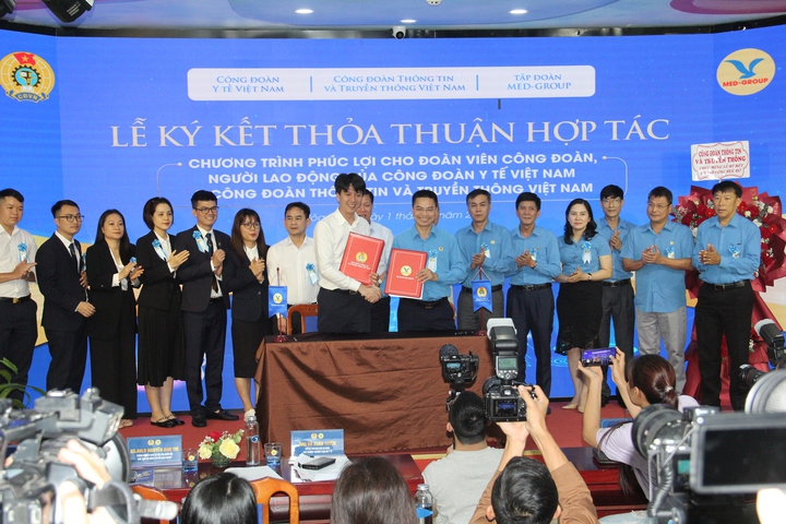 Lễ ký kết thỏa thuận hợp tác chương trình phúc lợi cho đoàn viên công đoàn, người lao động của Công đoàn Thông tin và Truyền thông tin Việt Nam