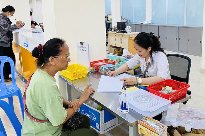 Bưu điện Việt Nam tăng cường lực lượng đảm bảo chi trả lương hưu, trợ cấp BHXH theo mức tăng mới- Ảnh 1.