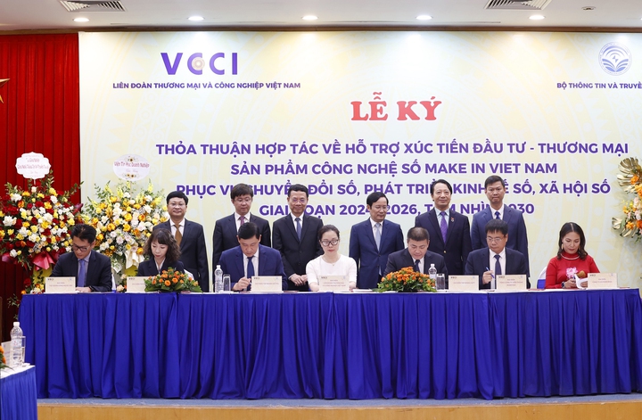 
Bộ TT&TT và VCCI hợp tác hỗ trợ, xúc tiến đầu tư, thương mại sản phẩm công nghệ số Make in Viet Nam
- Ảnh 4.