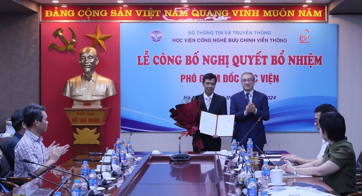 Công bố Nghị quyết bổ nhiệm Phó Giám đốc Học viện Công nghệ Bưu chính Viễn thông - Ảnh 1.