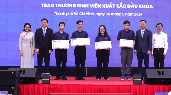 Trường Đại học Bách khoa TP HCM khai giảng năm học 2024-2025  - Ảnh 3.