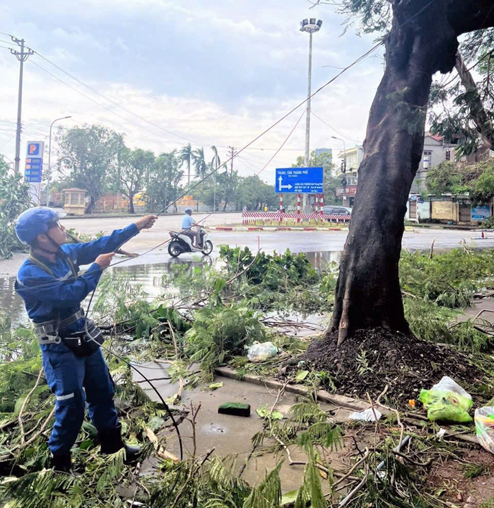 Phú Thọ đảm bảo thông tin liên lạc và kiểm soát tin tức trong bão số 3 - Ảnh 1.