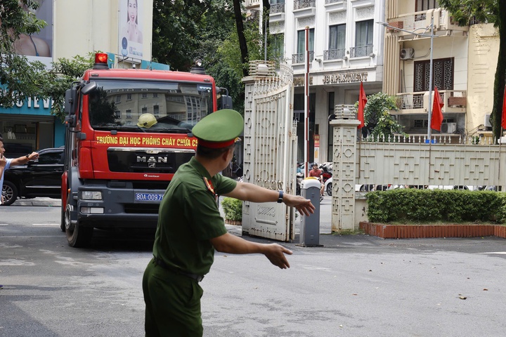 Bộ TT&TT tổ chức diễn tập công tác phòng cháy, chữa cháy và cứu nạn, cứu hộ tại trụ sở - Ảnh 9.