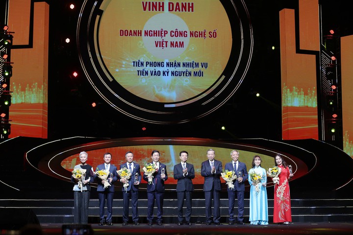 Digital technology plays a key role in socio-economic development - Ảnh 2.