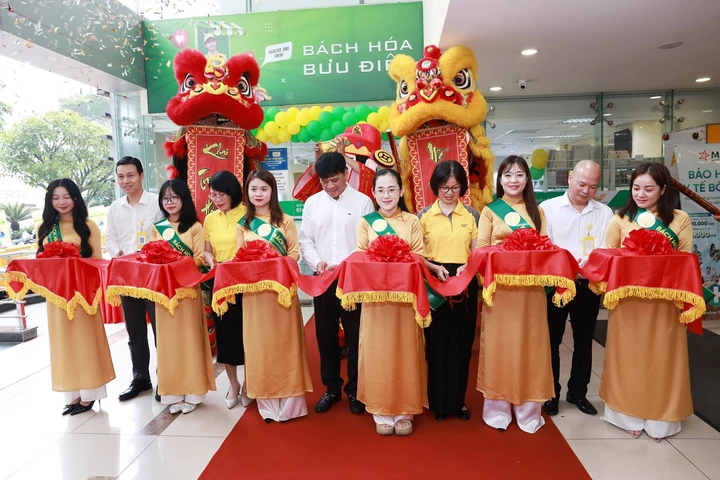 Vietnam Post khai trương mô hình “Bách hóa bưu điện” tại Hà Nội - Ảnh 1.