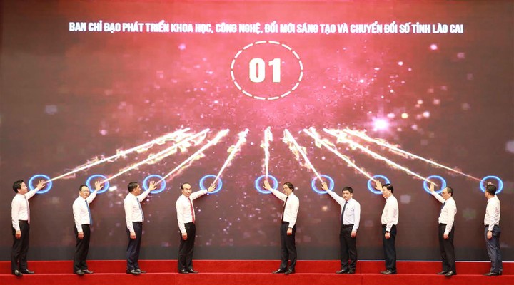 Lào Cai triển khai Kế hoạch hành động thực hiện Nghị quyết số 57-NQ/TW và phát động phong trào "Bình dân học vụ số" - Ảnh 1.