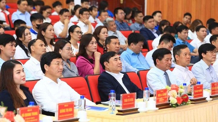 Điện Biên triển khai phong trào "Bình dân học vụ số": Phổ cập kiến thức, kỹ năng số cho người dân - Ảnh 1.