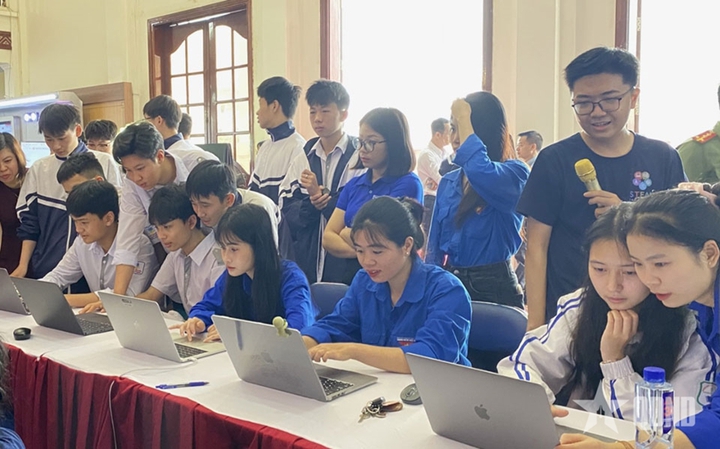 Sôi động "Ngày hội AI" tại Điện Biên - Ảnh 1.
