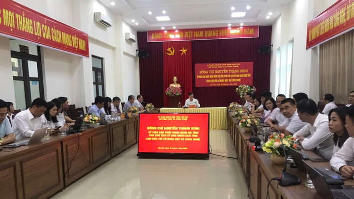 Phó Chủ tịch UBND tỉnh Nguyễn Thành Sinh làm việc với Sở Khoa học và Công nghệ tỉnh Lào Cai - Ảnh 1.