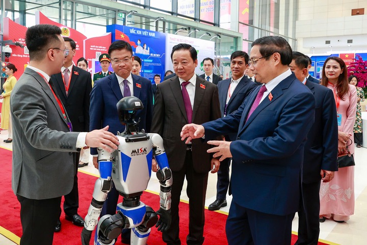 Thủ tướng Chính phủ thăm Triển lãm thành tựu KH,CN, ĐMST và CĐS Việt Nam giai đoạn 2020–2025- Ảnh 6.