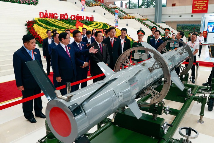Thủ tướng Chính phủ thăm Triển lãm thành tựu KH,CN, ĐMST và CĐS Việt Nam giai đoạn 2020–2025- Ảnh 1.