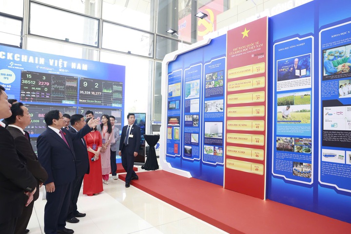 Thủ tướng Chính phủ thăm Triển lãm thành tựu KH,CN, ĐMST và CĐS Việt Nam giai đoạn 2020–2025- Ảnh 3.
