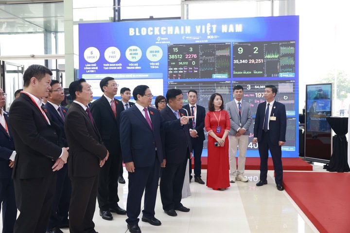Thủ tướng Chính phủ thăm Triển lãm thành tựu KH,CN, ĐMST và CĐS Việt Nam giai đoạn 2020–2025- Ảnh 5.