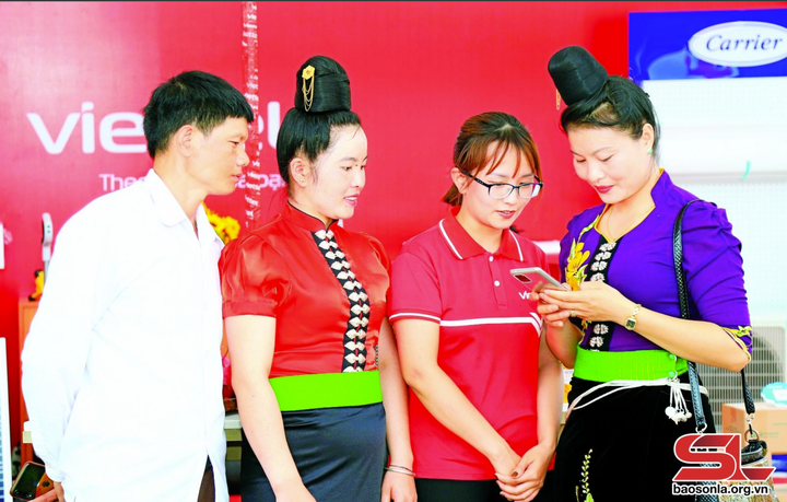 Đẩy mạnh Phong trào "Bình dân học vụ số" trên địa bàn tỉnh Sơn La - Ảnh 1.