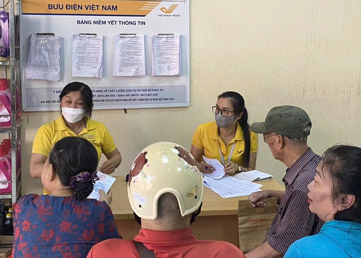 Bưu điện Việt Nam chi trả lương hưu cho người hưởng tại Thái Nguyên ngay sau lũ - Ảnh 3.