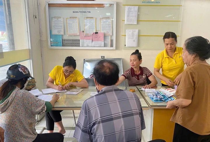 Bưu điện Việt Nam chi trả lương hưu cho người hưởng tại Thái Nguyên ngay sau lũ - Ảnh 4.