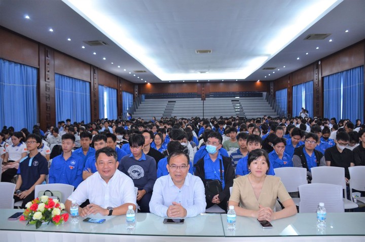 Sinh viên Khánh Hòa bùng nổ hứng khởi với chuỗi Workshop “Khởi tạo Portfolio số - Vũ khí cạnh tranh của sinh viên thời AI” - Ảnh 3.