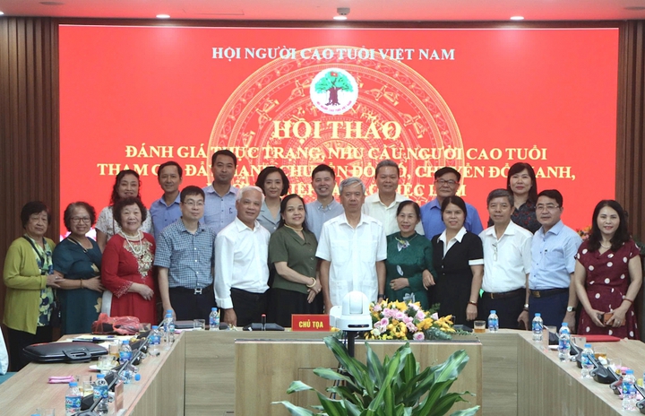Người cao tuổi kh&ocirc;ng đứng ngo&agrave;i c&ocirc;ng t&aacute;c chuyển đổi số - Ảnh 1.