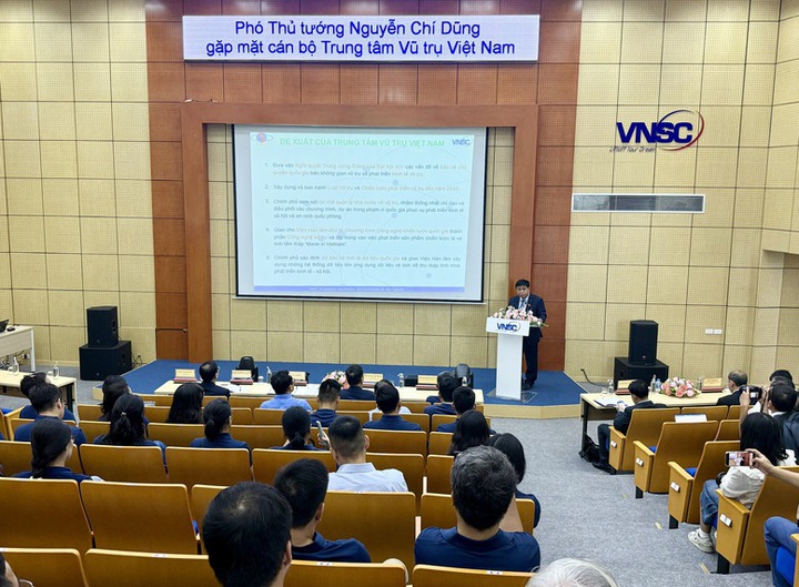 Phó thủ tướng Nguyễn Chí Dũng: Cần kiên định mục tiêu làm chủ công nghệ chiến lược về nghiên cứu và vận hành vệ tinh - Ảnh 1.